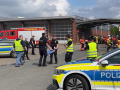 Ziel der Großübung war u.a., das Zusammenwirkungen der verschiedenen Blaulicht-Behörden zu trainieren. Dabei waren auch niederländische Einsatzbehörden.
Bild: Polizei Osnabrück